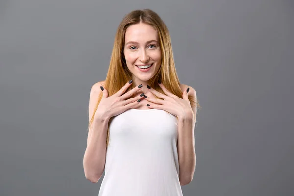 Joyful teenage girl smiling — Stock Photo, Image