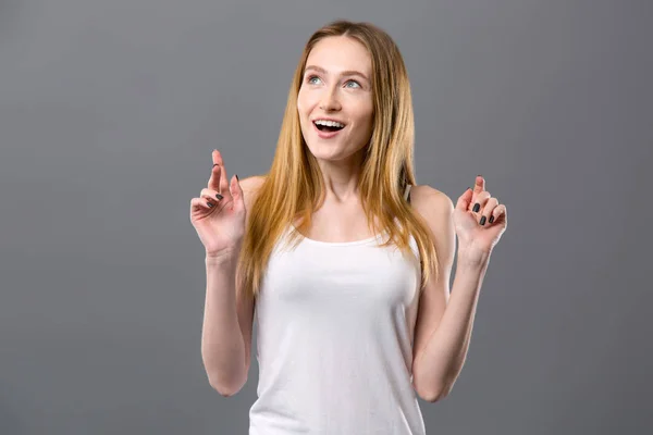 Alegre mujer encantada sentirse feliz —  Fotos de Stock