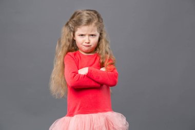 Onun duygularını gösterilen güzel şirin kız