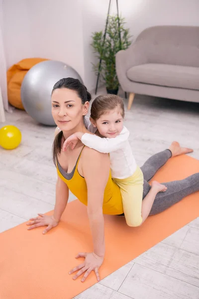 Content mother training with her daughter — Stock Photo, Image