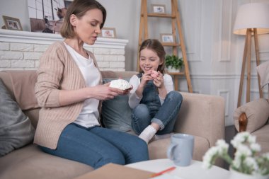 Sevgi dolu bir anne beyin hakkında söylüyorum