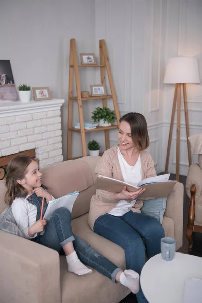 Caring mummy and daughter studying together — Stock Photo, Image