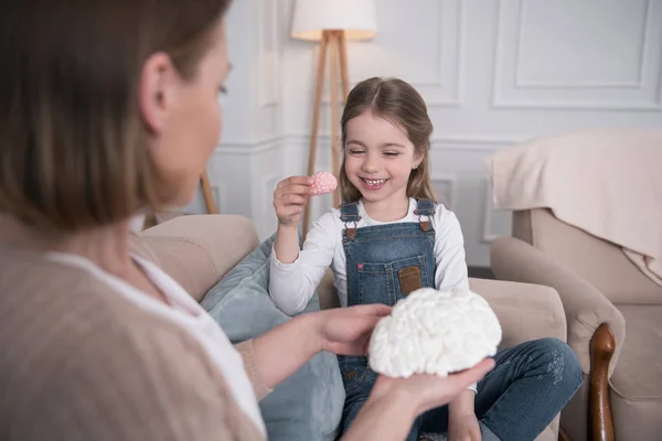 Exuberant girl learning how the brains work — Stock Photo, Image