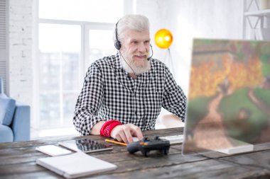 Bilgisayarda oyun oynamak hoş komuta sizde