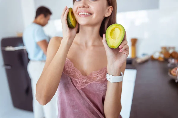 Cheerful female is demonstrating her friendly smile — Stock Photo, Image