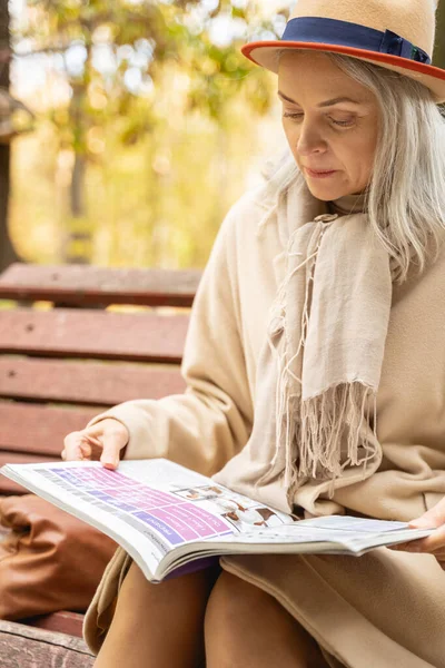 Stylish lady learning a foreign language outdoors — ストック写真