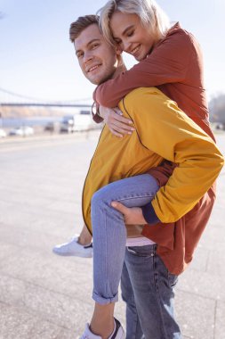 Birbirine aşık güzel bir çift.