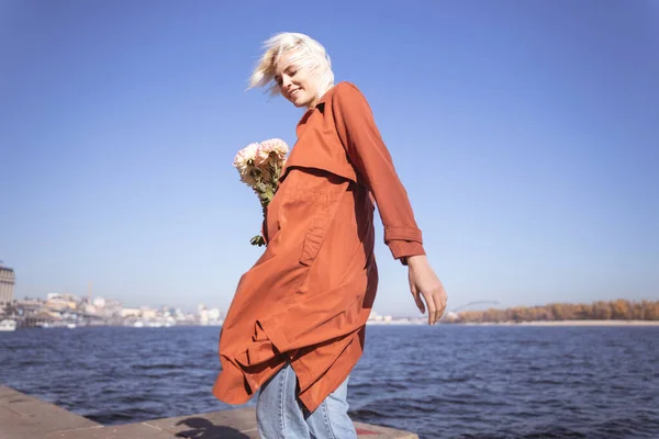 Pretty woman loving the wind near the river — Stock Photo, Image