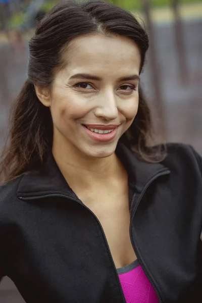 Portrait of delighted woman that looking at camera — Stock Photo, Image