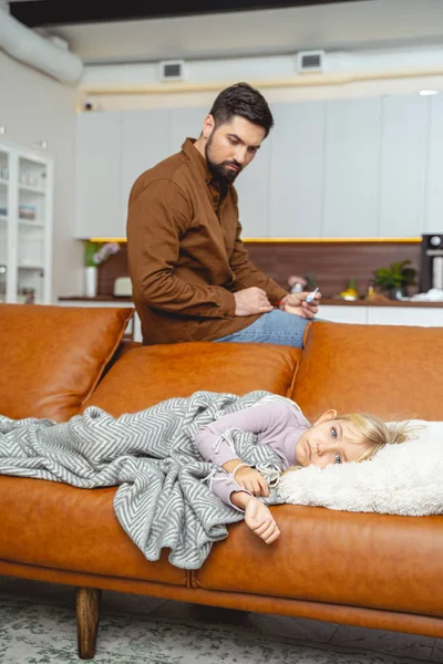 Worried father looking at his sick daughter — 스톡 사진
