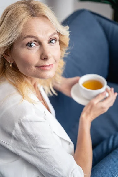 Woman holding a cup of hot beverage — Stock Photo, Image