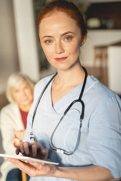 Portrait of kind doctor that looking at camera — Stockfoto