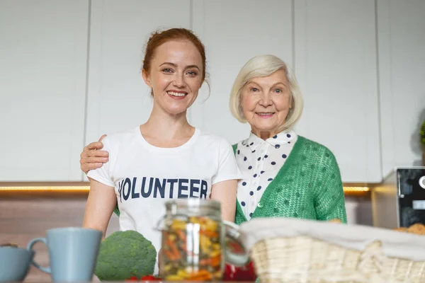 Two delighted females looking straight at camera — Stockfoto