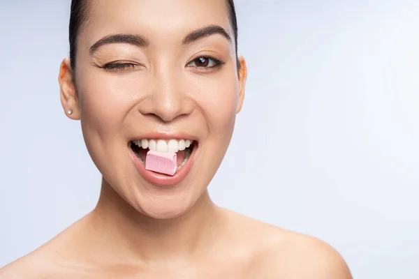 Smiling Asian woman posing for camera in studio — Stock Photo, Image