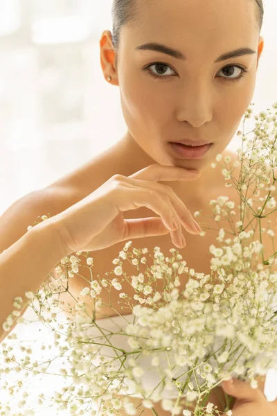 Sexy calm lady posing with bouquet in studio — Stock Photo, Image