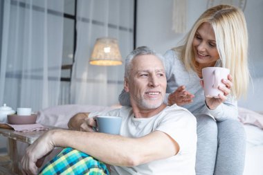 Hoş sohbetler ve lezzetli çay fotografları.