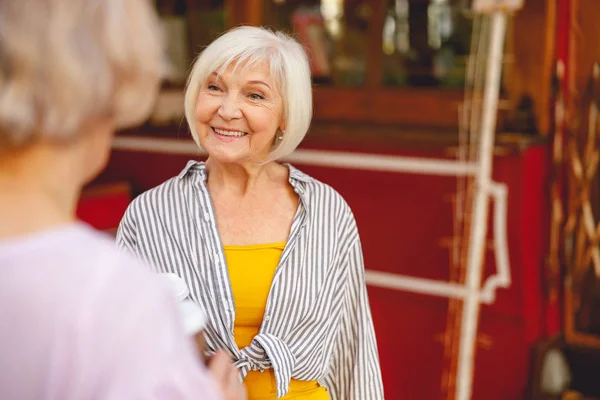Kadınlar arkadaşlarıyla buluşmaktan hoşlanırlar.