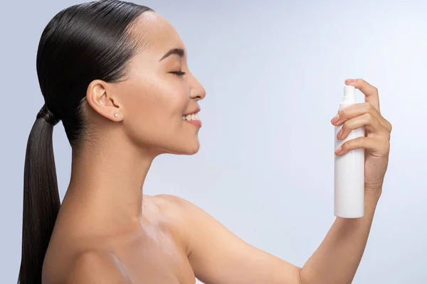 Profile photo of international girl that refreshing her skin — Stock Photo, Image