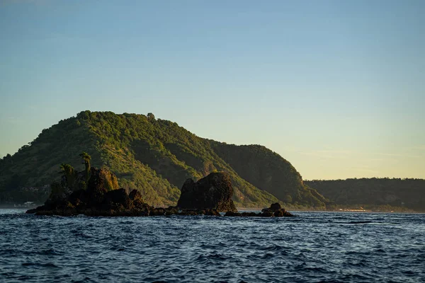 Paesaggio della natura tropicale nell'oceano — Foto Stock
