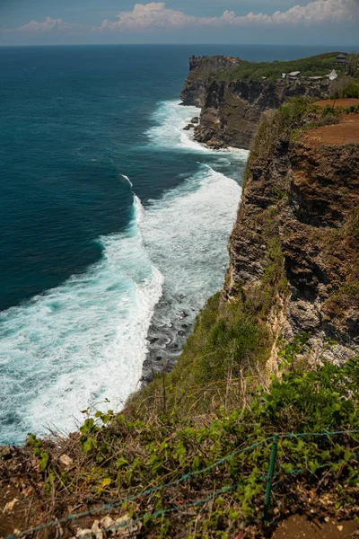 Fantastyczny krajobraz klifów i błękitnego oceanu — Zdjęcie stockowe