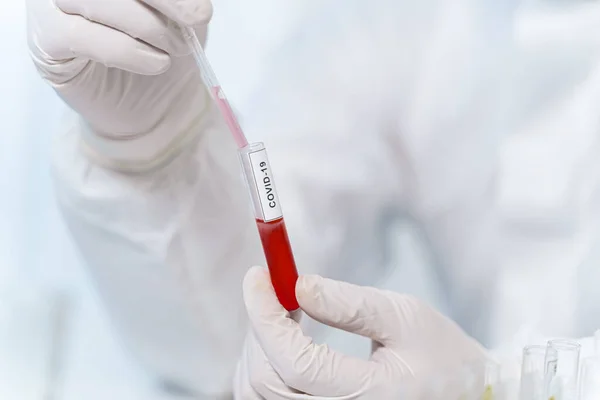 Close up of hand that taking sample of liquid — 图库照片