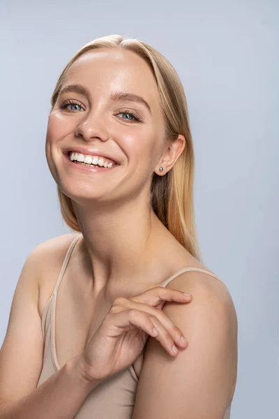 Blonde lady in a tank top laughing heartily — Stock Photo, Image