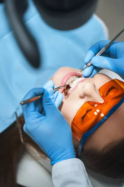 Vrouw tijdens tanden check up stockfoto — Stockfoto