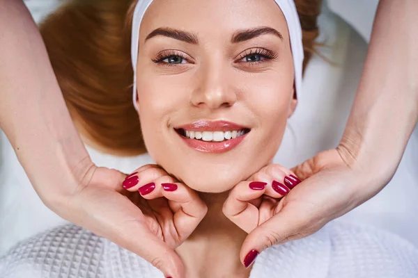 Happy lady during face massage stock fotky — Stock fotografie