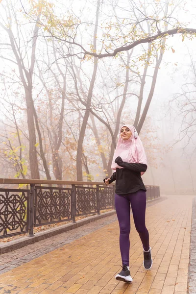 Chanson préférée et repos actif dans le parc photo de la réserve — Photo