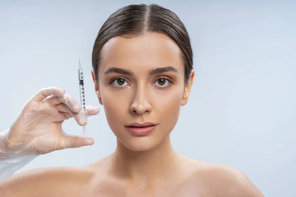 Young pretty female doing face botox injections — Stock Photo, Image