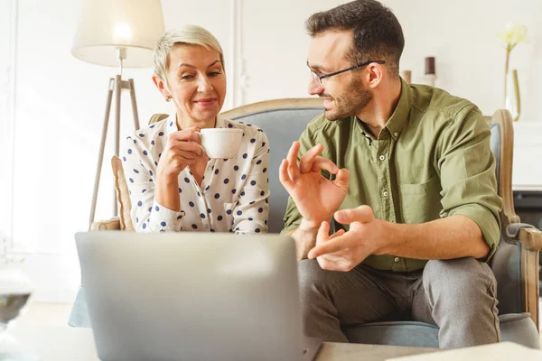 Happy woman sitting at an astrology session — Stock Photo, Image