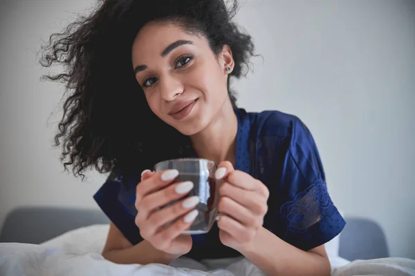 Portrait of pretty girl that posing on camera — Stock Photo, Image