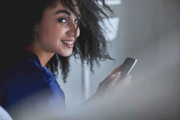 Close up of tender girl that posing on camera — Stock Photo, Image