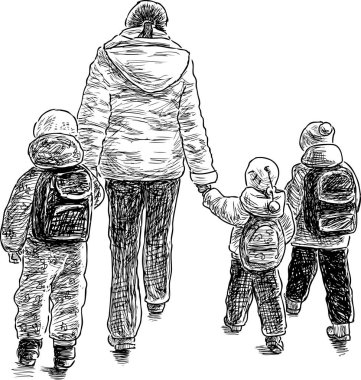 Anne çocuklarını bir yürüyüş ile