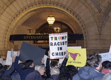 Solcular ve instigators Donald Trump seçim kazanmak protesto