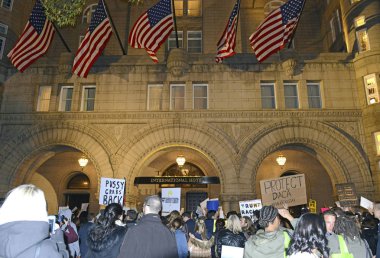 Solcular ve instigators Donald Trump seçim kazanmak protesto