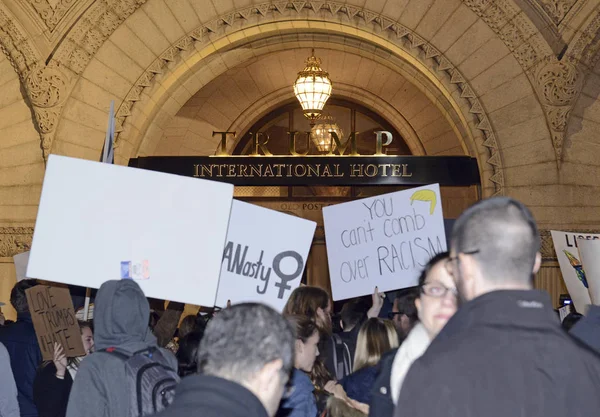 Levičáci a účastenství protestuje Donald Trump volební vítězství — Stock fotografie