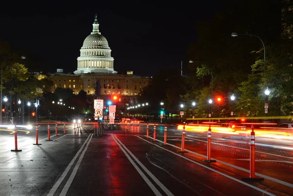 Nachtansicht der Pennsylvania Avenue und des Kapitolgebäudes in Washington DC, Hauptstadt der Vereinigten Staaten von Amerika — Stockfoto