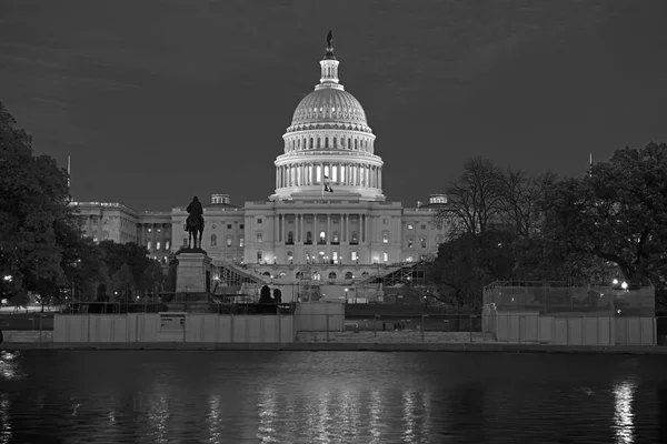 O Capitólio em Washington DC, capital dos Estados Unidos da América — Fotografia de Stock