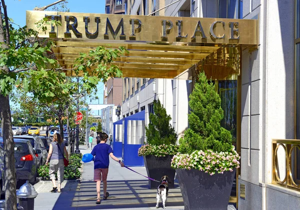 Apartmány Trump místa na Manhattanu v New Yorku — Stock fotografie