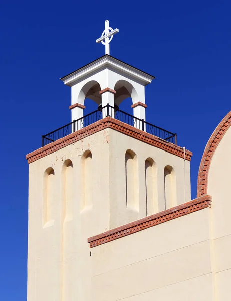 Római katolikus templom-Új-Mexikóban, a kék ég — Stock Fotó