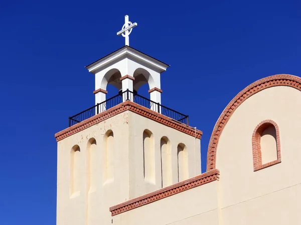 Római katolikus templom-Új-Mexikóban, a kék ég — Stock Fotó