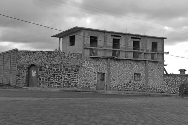 Puebla beton binalarda Pico de evlenecektir yanardağ, Meksika uzak olmayan ile kırsal tarım köy sessiz toprak yol