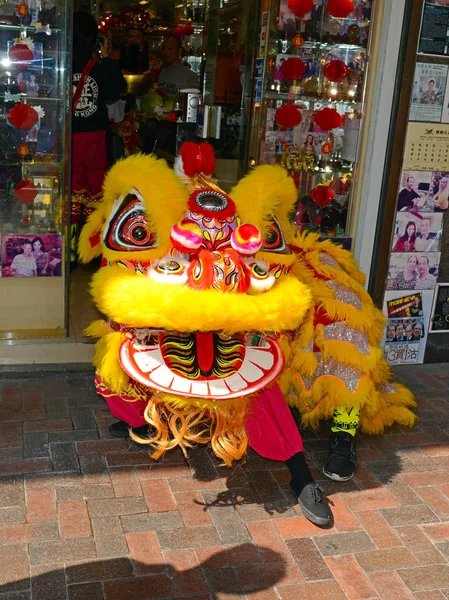 The Lion Dance is synonymous with Chinese New Year and is used to drive away bad spirits and usher in good luck for the coming year — Stock Photo, Image