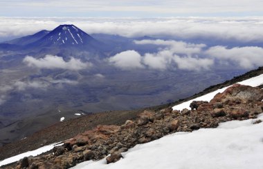 Mount Ngaruhoe, Tongariro Ulusal Parkı, Yeni Zelanda yakınındaki Mount Ruapehu Alp peyzaj