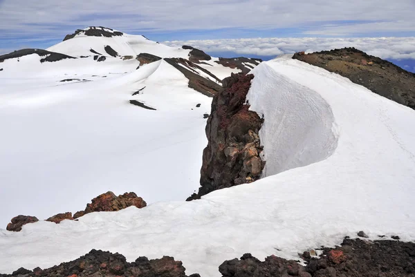 Mount Ngaruhoe, Tongariro Ulusal Parkı, Yeni Zelanda yakınındaki Mount Ruapehu Alp peyzaj — Stok fotoğraf