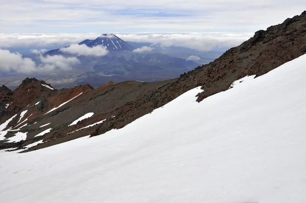 Alpine landscape on Mount Ruapehu, near Mount Ngaruhoe, Tongariro National Park, New Zealand — Stock Photo, Image