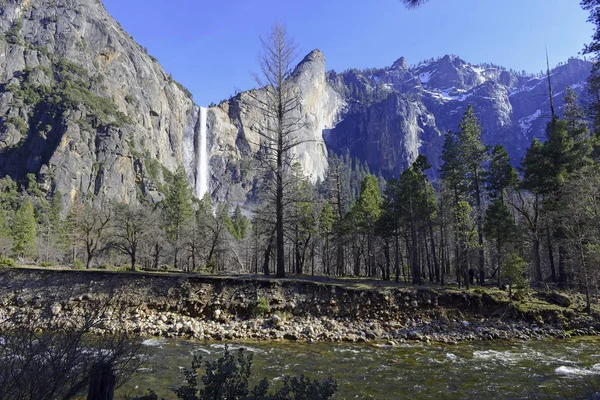 Vodopád v národním parku Yosemite, Kalifornie — Stock fotografie