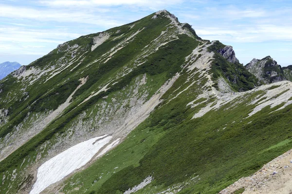 Giappone Alpi di Chubu Sangaku National Park, a giorni di treno da Tokyo e luogo popolare per lo sci e lo snowboard in inverno e trekking e arrampicata in estate . — Foto Stock