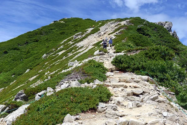 Giappone Alpi di Chubu Sangaku National Park, a giorni di treno da Tokyo e luogo popolare per lo sci e lo snowboard in inverno e trekking e arrampicata in estate . — Foto Stock